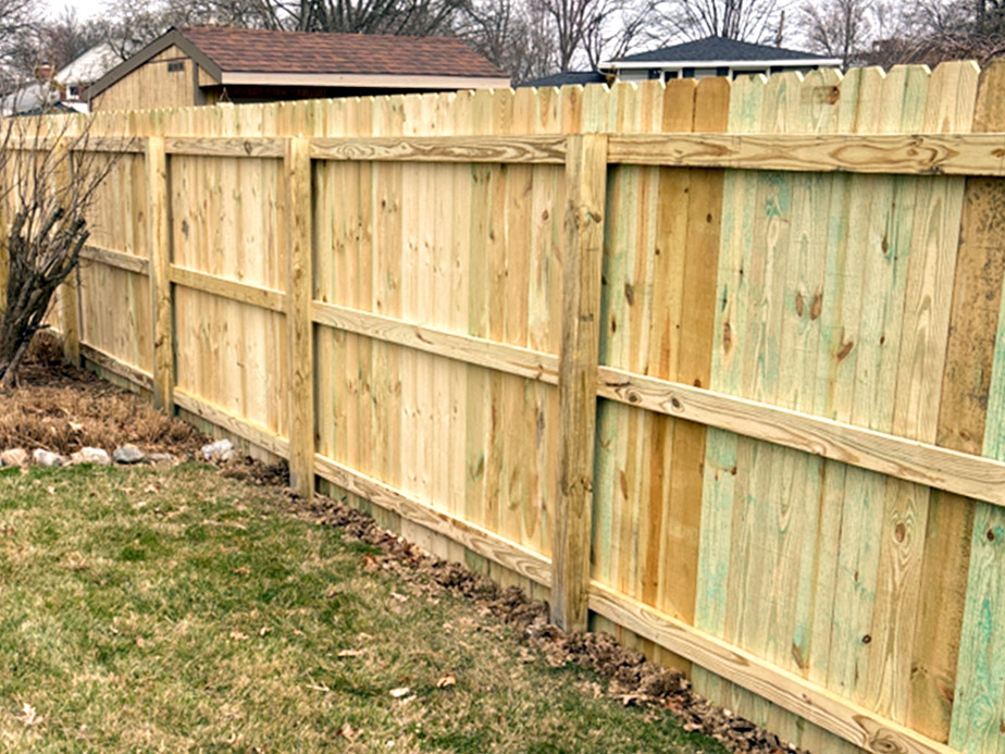 Maineville OH stockade style wood fence